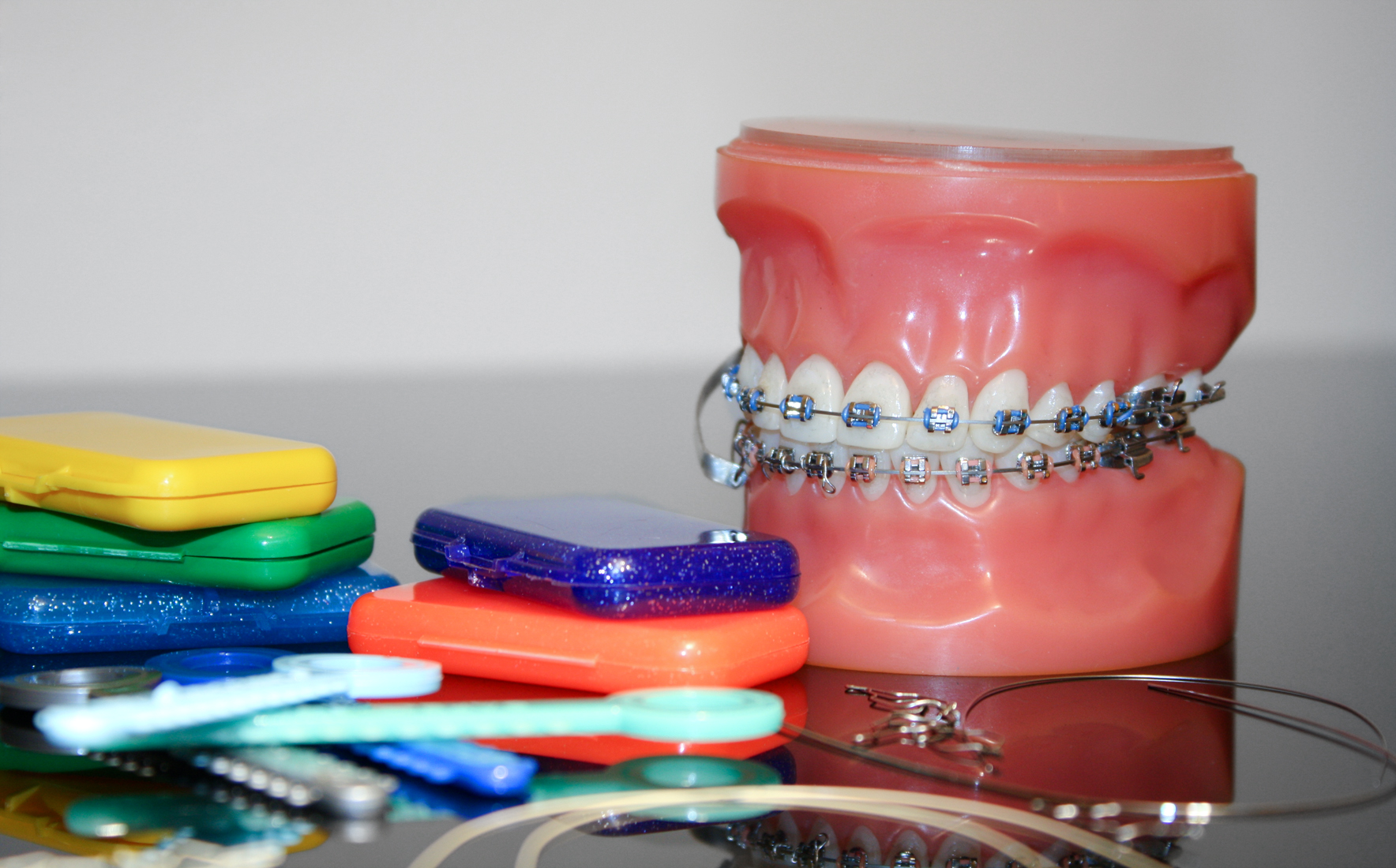 Behandlungszubehör für eine festsitzende Zahnspange Behandlungszubehör für eine festsitzende Zahnspange